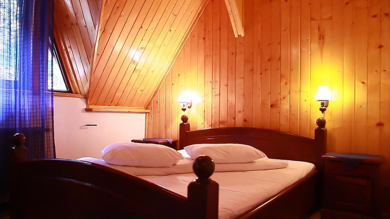 Rem'S Pension Rîşnov Esterno foto