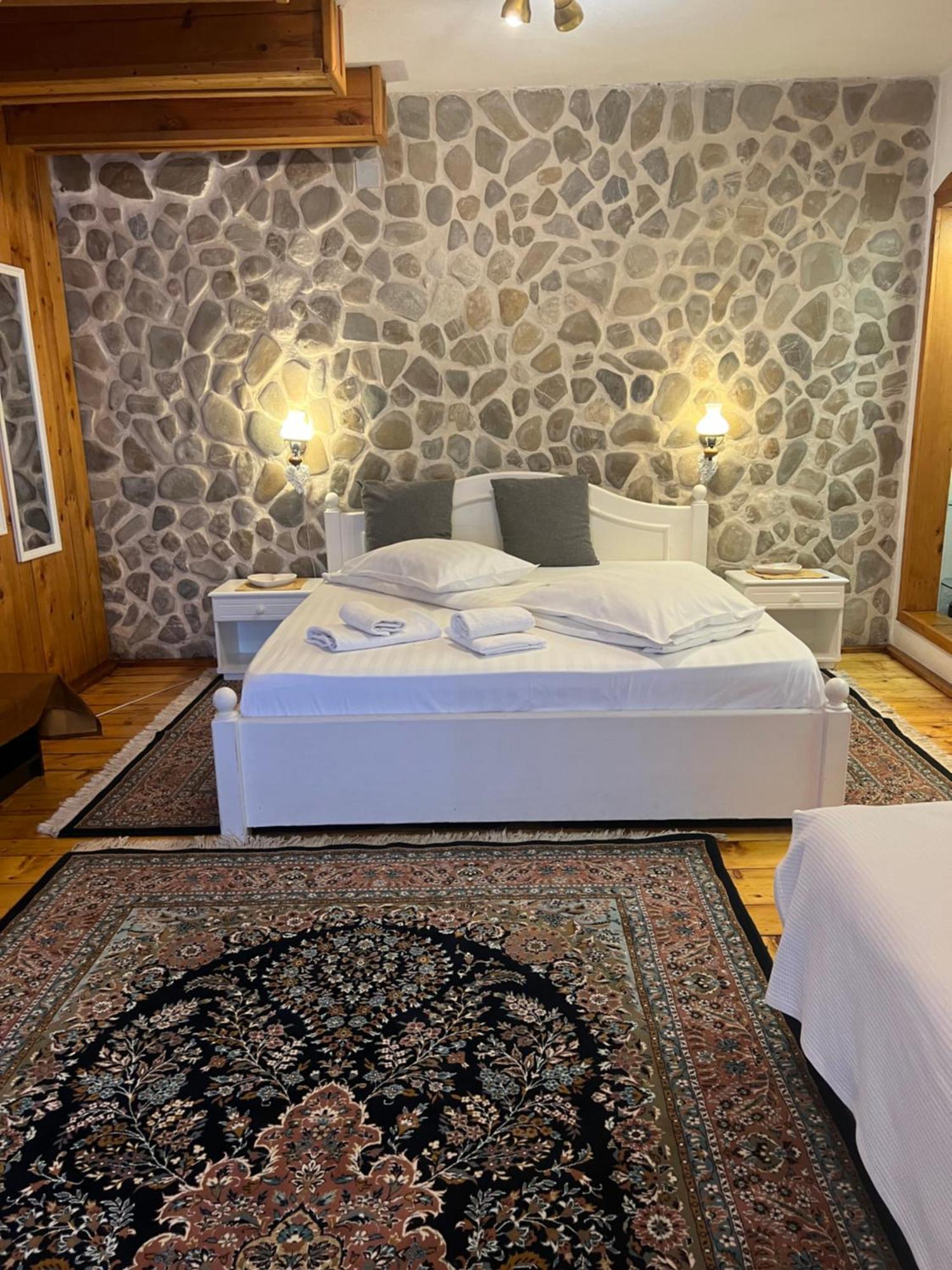 Rem'S Pension Rîşnov Esterno foto